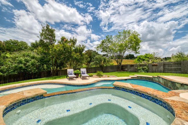 8302 Sunburst PKWY, Round Rock, TX 78681