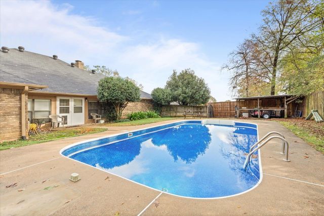 1512 W Northwood CT, Longview, TX 75605