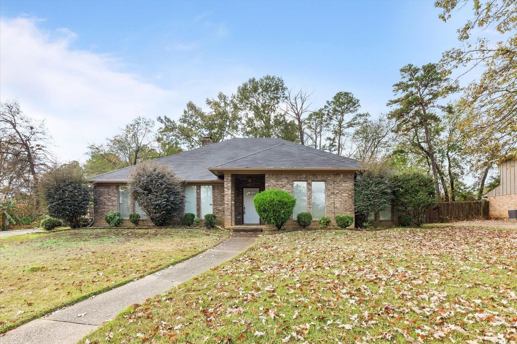 1512 W Northwood CT, Longview, TX 75605