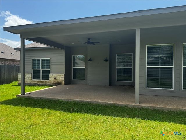 825 Day Star Drive, Hewitt, TX 76643