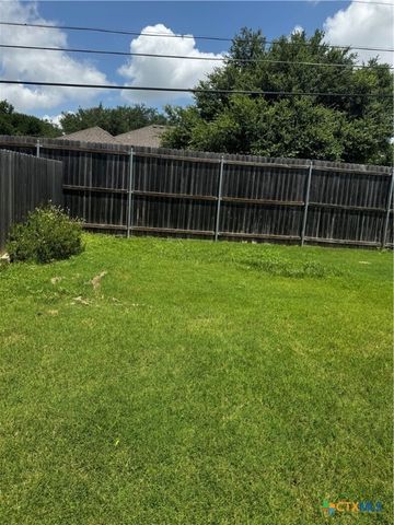 825 Day Star Drive, Hewitt, TX 76643