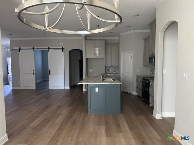 825 Day Star Drive, Hewitt, TX 76643