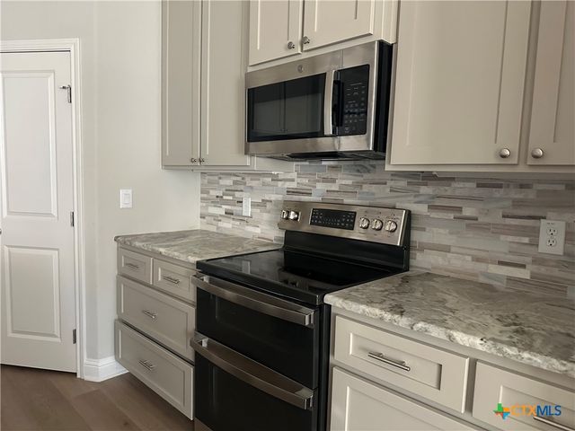 825 Day Star Drive, Hewitt, TX 76643