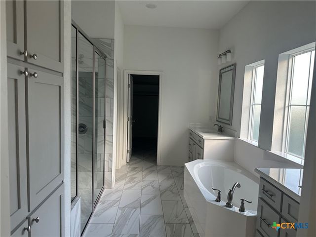 825 Day Star Drive, Hewitt, TX 76643