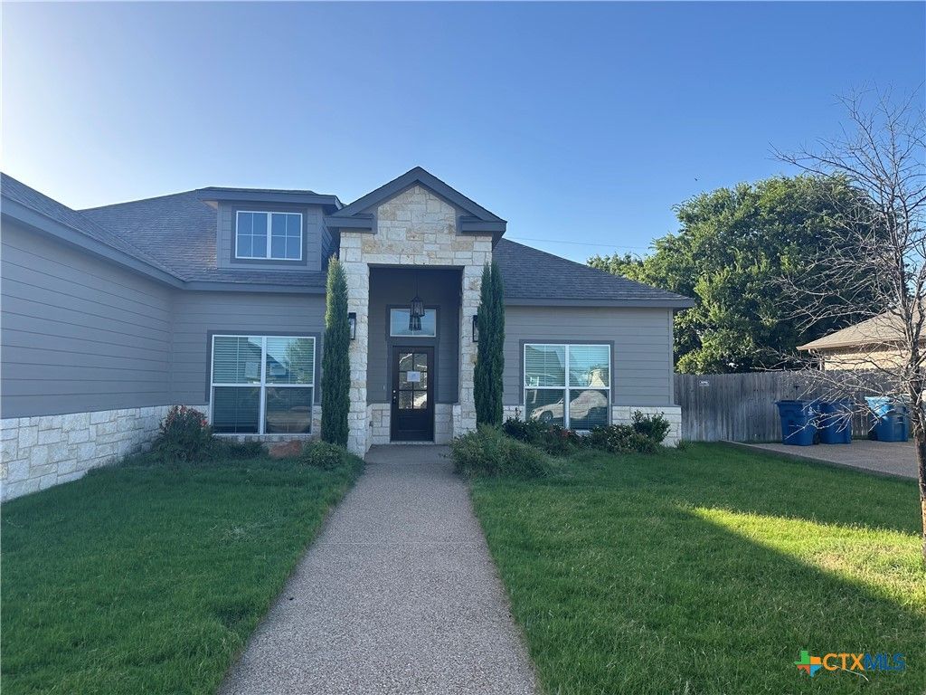 825 Day Star Drive, Hewitt, TX 76643