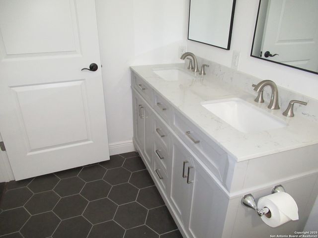 1703 Hays, San Antonio, TX 78202