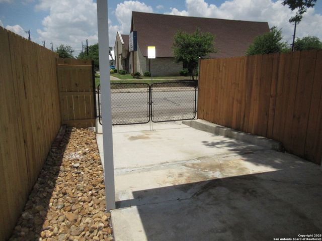 1703 Hays, San Antonio, TX 78202