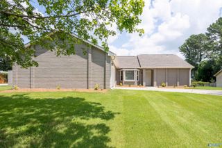9889 Willow Cove Road SE, Huntsville, AL 35802