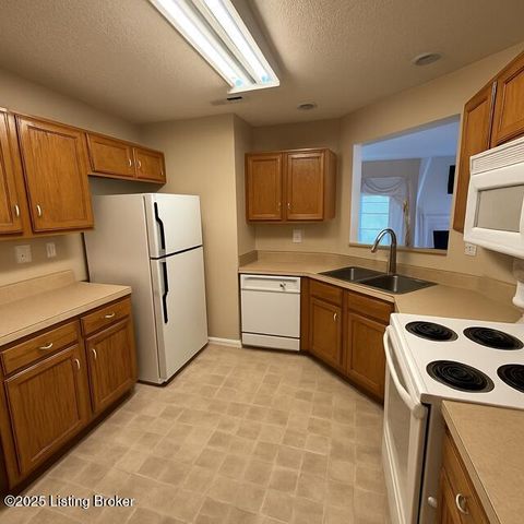 7608 Autumn Pointe Dr, Louisville, KY 40214