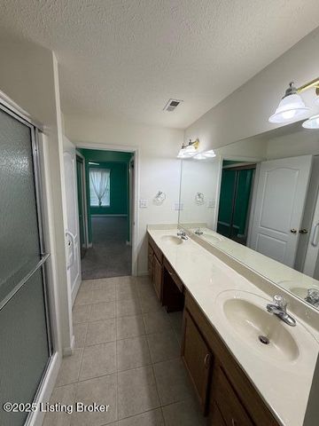 7608 Autumn Pointe Dr, Louisville, KY 40214