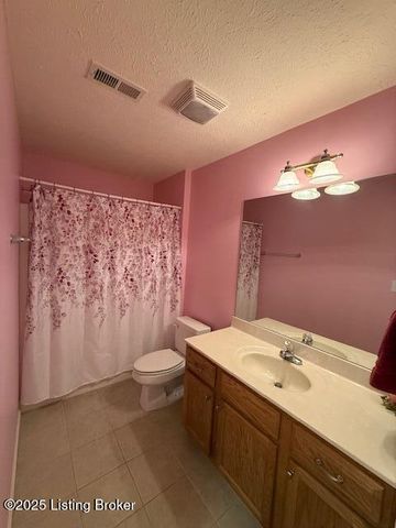 7608 Autumn Pointe Dr, Louisville, KY 40214