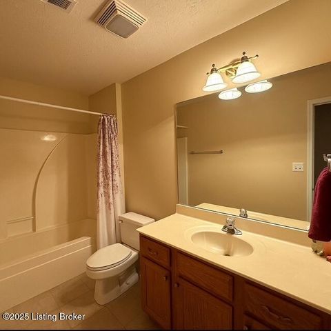 7608 Autumn Pointe Dr, Louisville, KY 40214