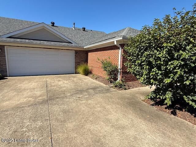 7608 Autumn Pointe Dr, Louisville, KY 40214