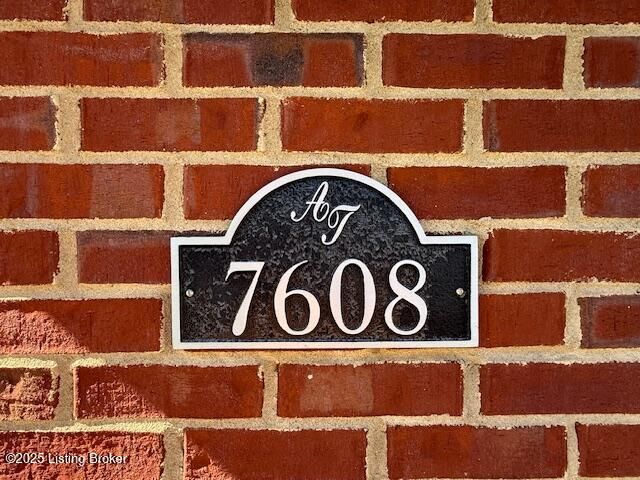 7608 Autumn Pointe Dr, Louisville, KY 40214