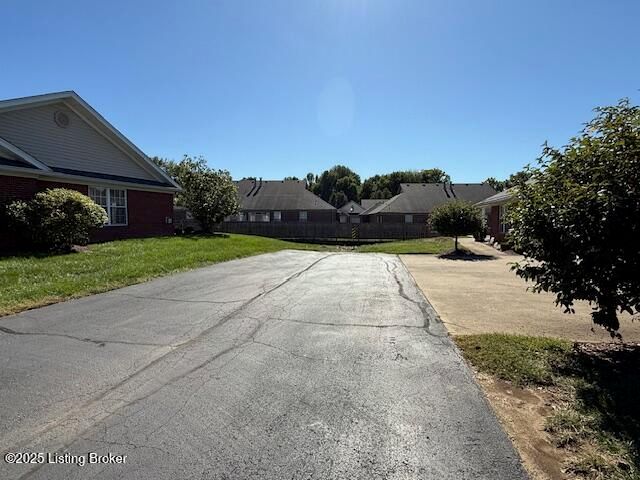 7608 Autumn Pointe Dr, Louisville, KY 40214