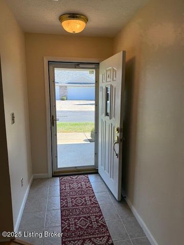 7608 Autumn Pointe Dr, Louisville, KY 40214