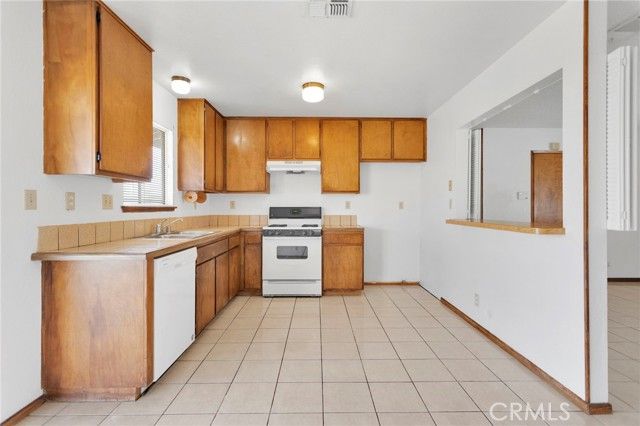 16463 Solvang Avenue, Victorville, CA 92394