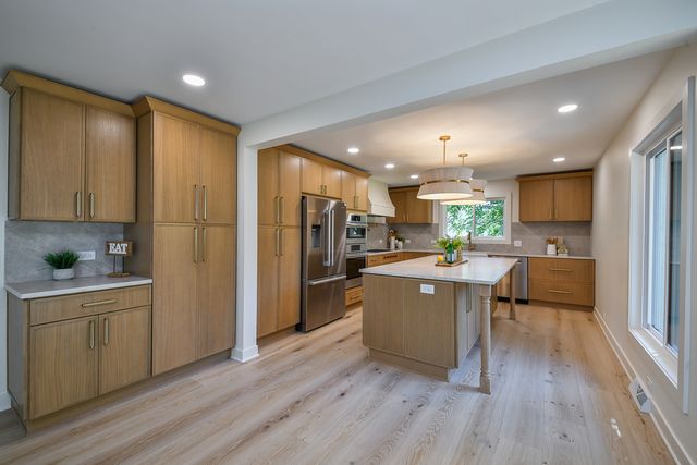 1106 North Path Drive, Wheaton, IL 60187