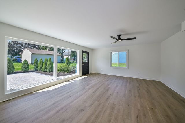 1106 North Path Drive, Wheaton, IL 60187