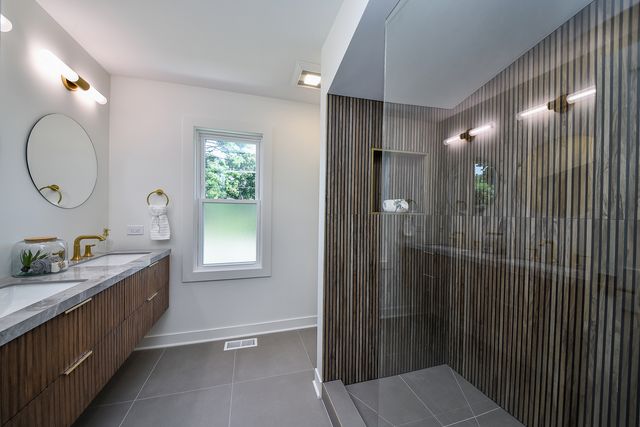1106 North Path Drive, Wheaton, IL 60187