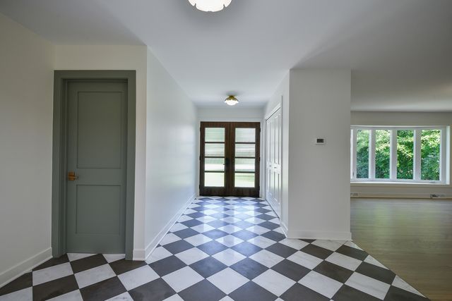 1106 North Path Drive, Wheaton, IL 60187