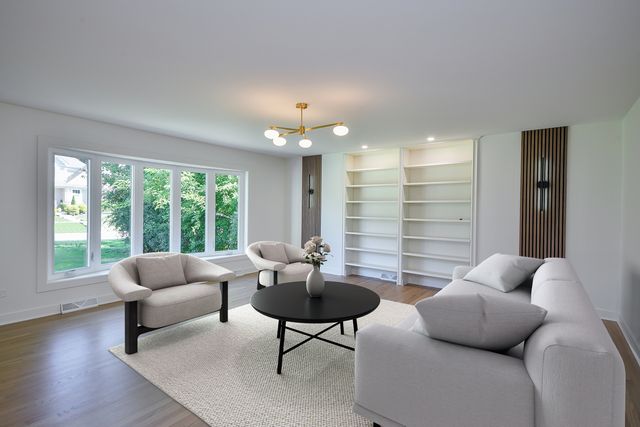 1106 North Path Drive, Wheaton, IL 60187