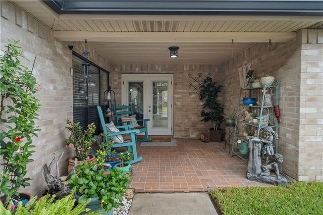 311 Blue Water Dr, Portland, TX 78374