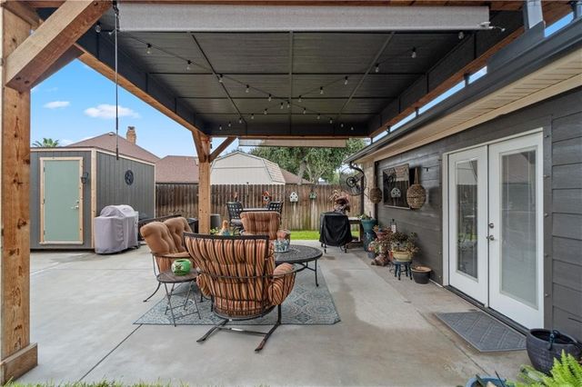 311 Blue Water Dr, Portland, TX 78374