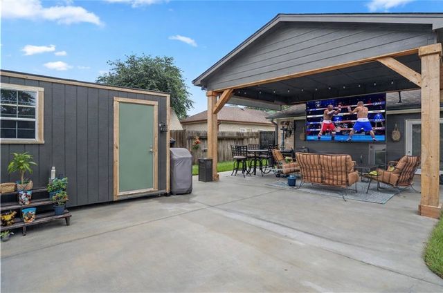 311 Blue Water Dr, Portland, TX 78374