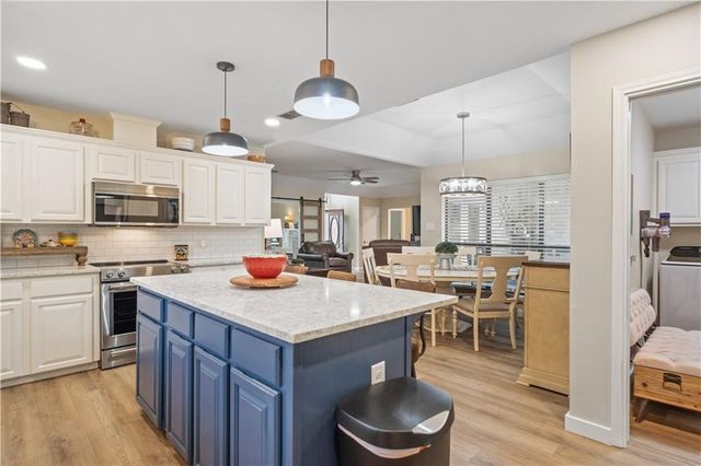 311 Blue Water Dr, Portland, TX 78374