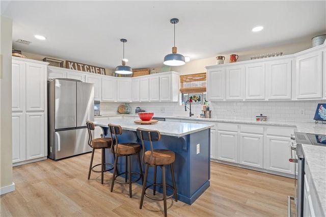 311 Blue Water Dr, Portland, TX 78374