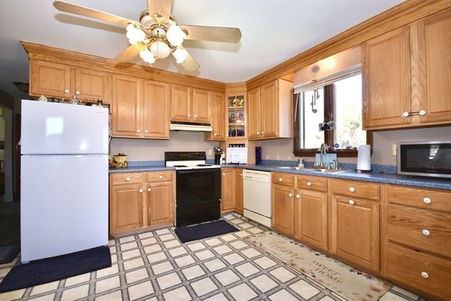 33 Terry Drive, Dartmouth, MA 02748