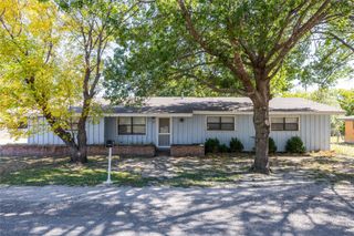 1106 N Page Street, Comanche, TX 76442