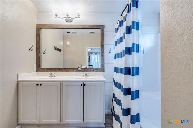 217 Adriana Lane, Hutto, TX 78634
