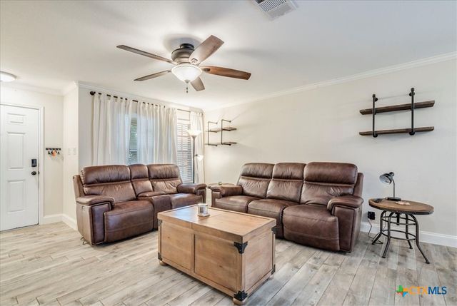 217 Adriana Lane, Hutto, TX 78634