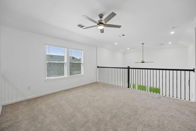 310 Ruby Ford Drive, Cove, TX 77523