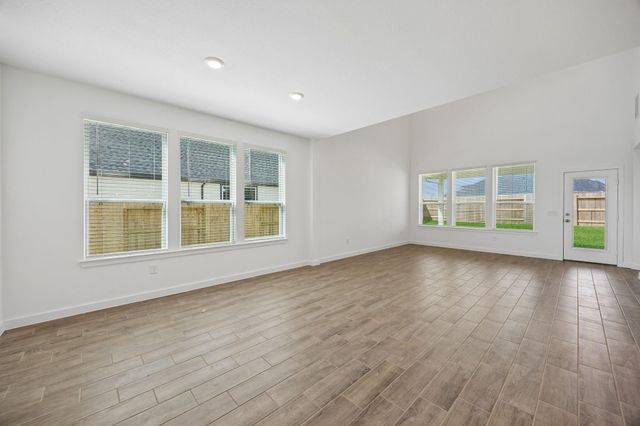310 Ruby Ford Drive, Cove, TX 77523