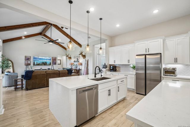 209 ENGLEWOOD LN, Castroville, TX 78009