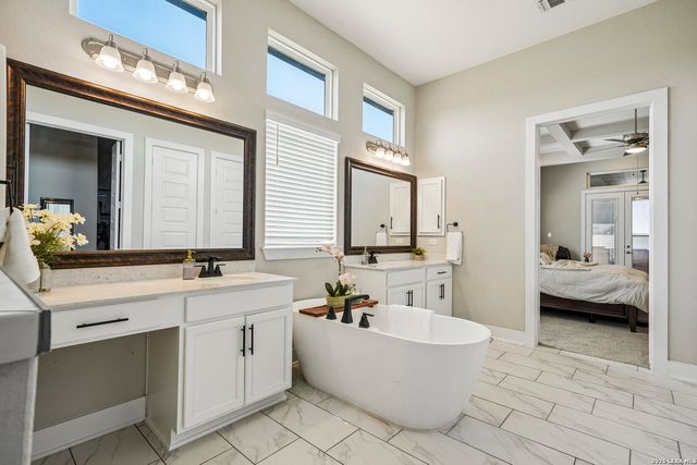 209 ENGLEWOOD LN, Castroville, TX 78009