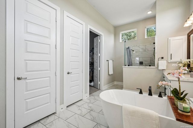 209 ENGLEWOOD LN, Castroville, TX 78009