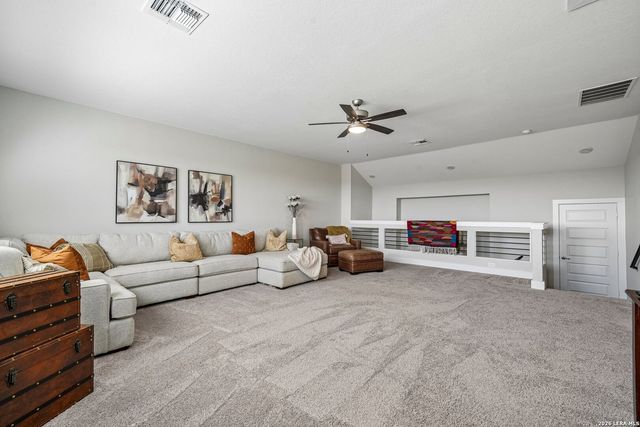209 ENGLEWOOD LN, Castroville, TX 78009