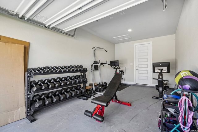 209 ENGLEWOOD LN, Castroville, TX 78009