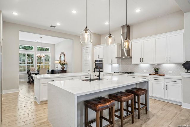 209 ENGLEWOOD LN, Castroville, TX 78009