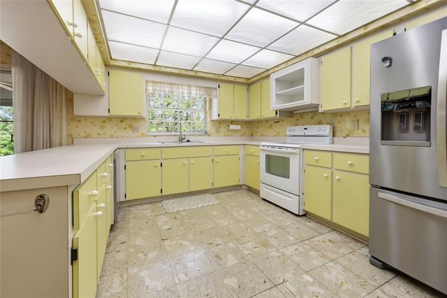 1352 ERROL PARKWAY, Apopka, FL 32712