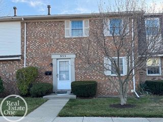 953 Kirts Boulevard, Troy, MI 48084