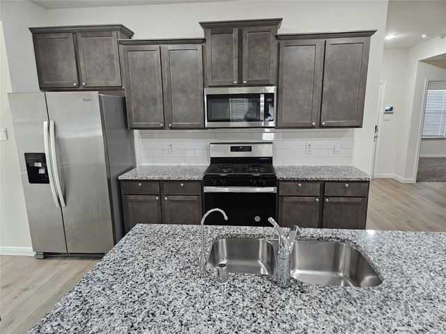 903 Emerald Gate Drive, Princeton, TX 75407