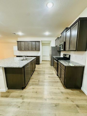 903 Emerald Gate Drive, Princeton, TX 75407