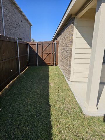 903 Emerald Gate Drive, Princeton, TX 75407