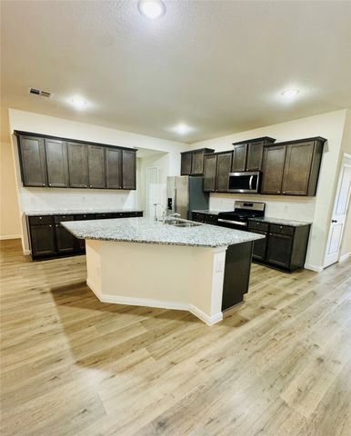 903 Emerald Gate Drive, Princeton, TX 75407