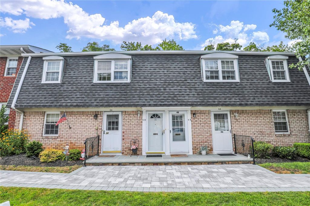 2 Anchorage Lane 3B, Oyster Bay, NY 11771